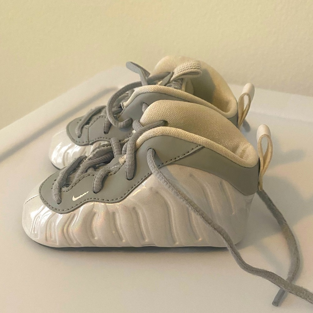 Nike Little Posite size 4C. Pearl white 🤍